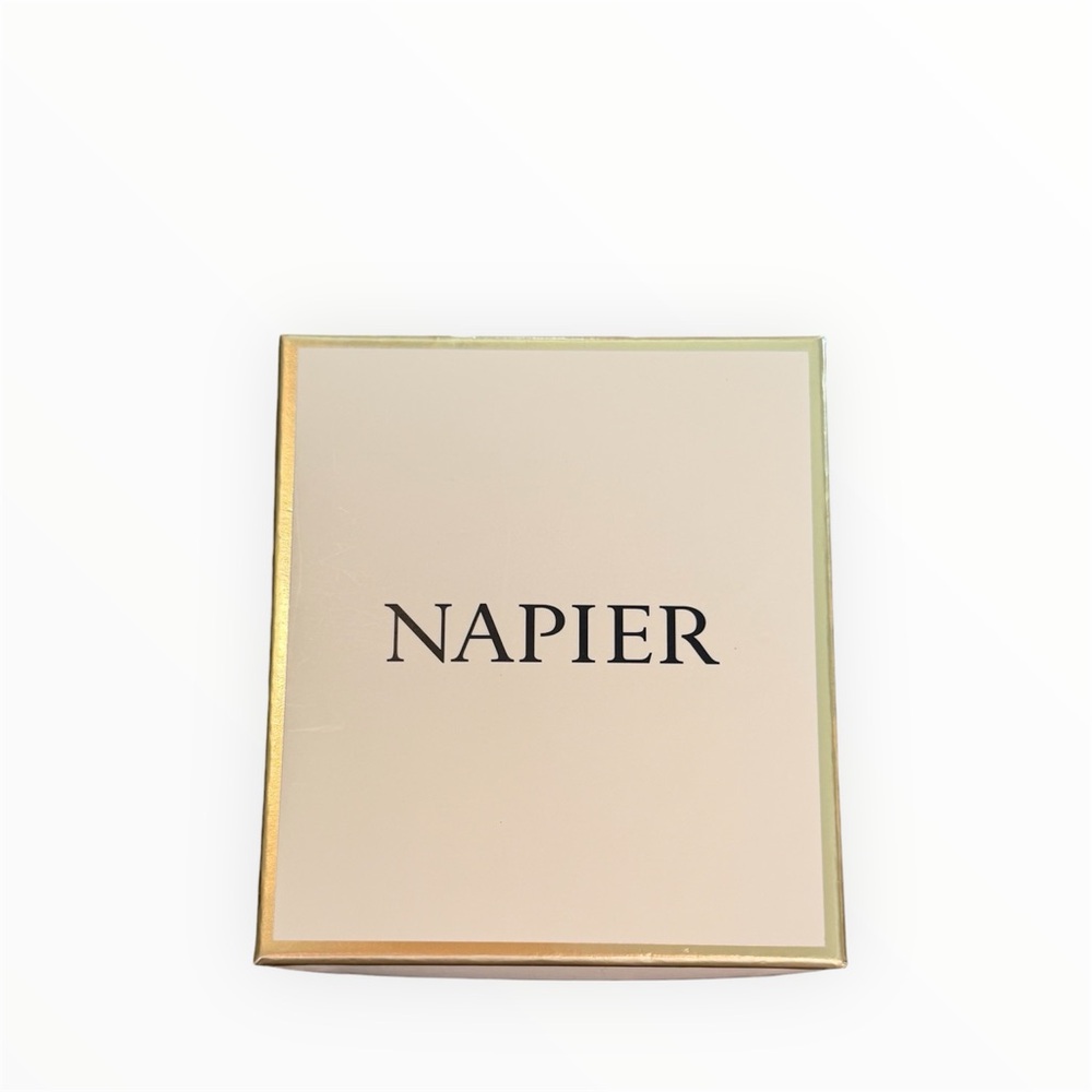 NWT Napier Gold Tone Elevated Flower Pin Brooch- Perfect for Spring - Picture 2 of 2